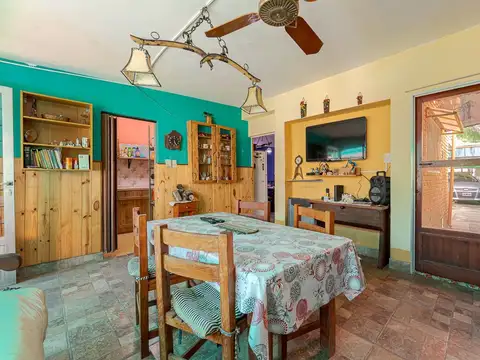 CASA EN VENTA CENTRO DE FUNES 2 DORMITORIOS