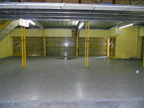 11 ESQ. 70: GALPÓN EN VENTA