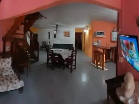 Casa 4 ambientes con 2 baños