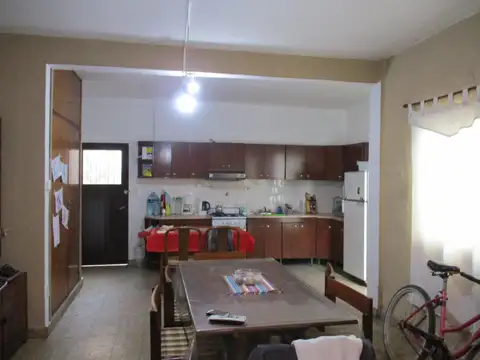 Importante Galpón con Vivienda ubicado a 100 metros del Acceso a Santa Teresita