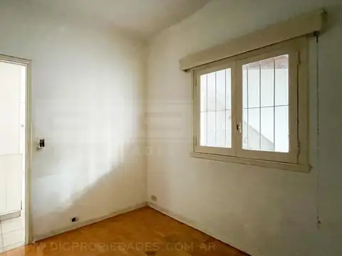 Suipacha 14, entre  Zufriategui y Aguado