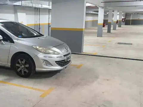 ALQUILER COCHERA FIJA EN PARQUE CENTENARIO