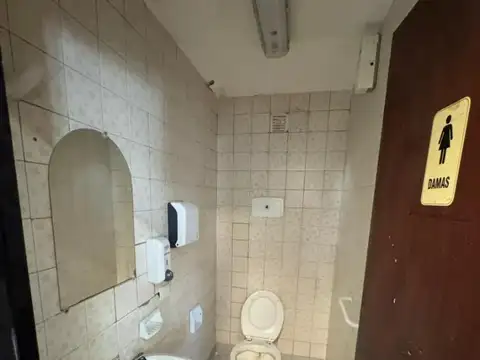 ALQUILER – LOCAL COMERCIAL FRENTE A PLAZA MACKENNA – 142 M2