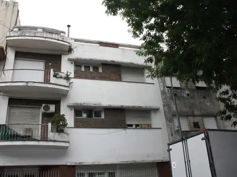 Flores 3 ambientes con dependencias fte bcon