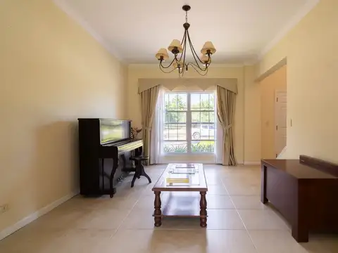 Casa en Venta 9 ambientes Abril Club de Campo