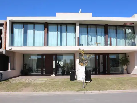 Duplex en venta  3 dormitorios  con pileta en Terrazas de Manantiales