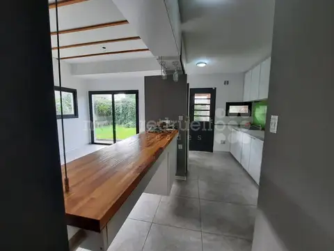 Casa 3 ambientes con 2 baños