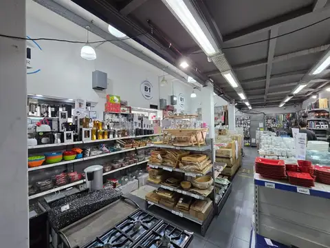 ALQUILER LOCAL COMERCIAL EN ESQUINA/AVENIDAS