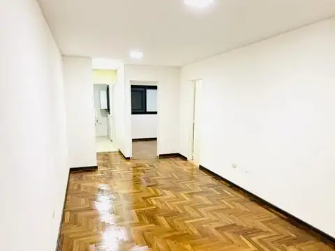 Buenos Aires 500 , Piso 1