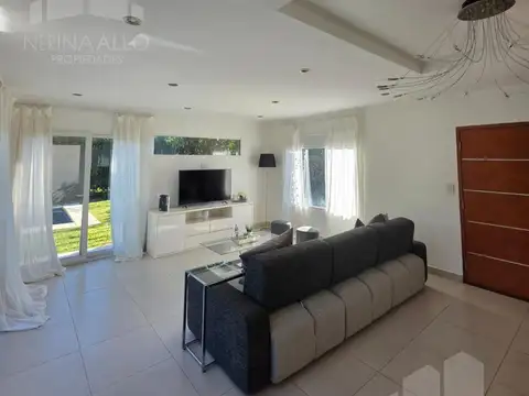 Casa en Venta en Francisco Alvarez, USD 230.000