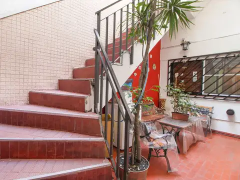 Casa 5 ambientes con 2 baños