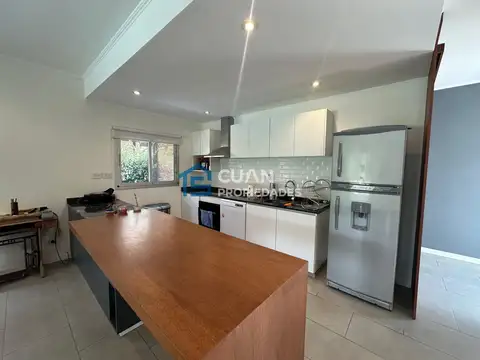 Casa en Venta con 3 cocheras