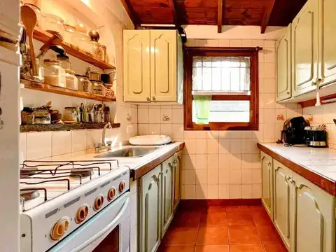 Casa 4 ambientes con 2 baños