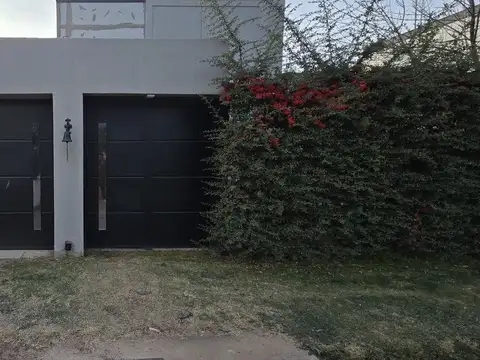 Casa en Alquiler de 3 dormitorios