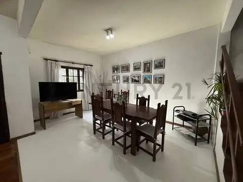 Casa 5 ambientes con 2 baños