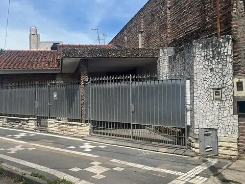 Chalet de 3 amb, con patio y garage