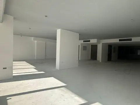 Oficina en Venta con 10 cocheras