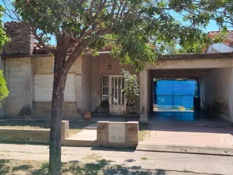 Casa 10 ambientes con 1 baño