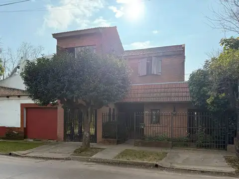 VENTA CASA VILLA LUZURIAGA 5 AMB JARDIN COCHERA