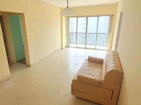 Departamento 2 ambientes con dependencia Plaza Colon