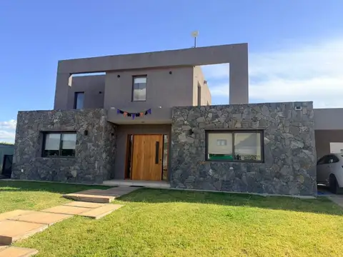 VENTA CASA EN LAR DE BOEDO