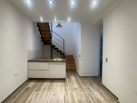 Depto Tipo Casa en Alquiler de 4 ambientes