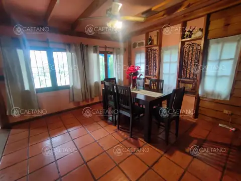 Casa 4 ambientes con 2 baños