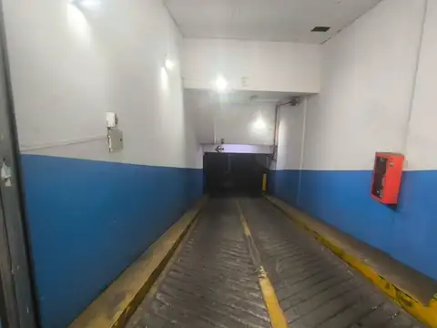 VENTA COCHERA SOBRE AV LAS HERAS EN RECOLETA