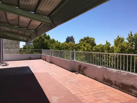 Edificio Comercial en Mendoza Capital de 5 plantas, terraza y subsuelo