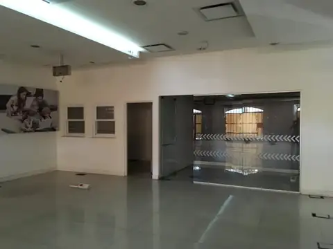 Edificio Comercial en Mendoza Capital de 5 plantas, terraza y subsuelo