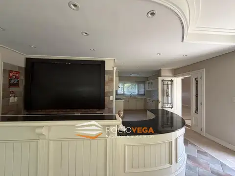 Casa 5 ambientes con 4 baños