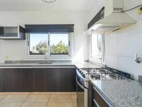 Casa 4 ambientes con 3 baños