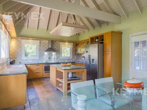 Casa 5 ambientes con 3 baños