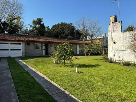 Casa en Venta en City Bell [Cod: 383]