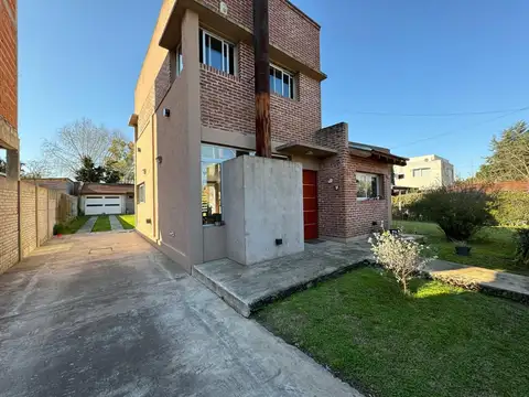 Calle 136  e/  471 y 472