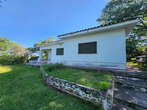 Casa a la venta en Villa Parque Siquiman. (C385)
