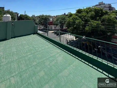 Casa en Alquiler con 2 cocheras