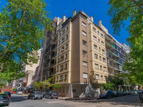 Departamento de tres ambientes a la calle con balcón, Falucho 1700, Paseo Aldrey