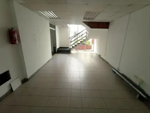 Oficina en Venta con 7 cocheras