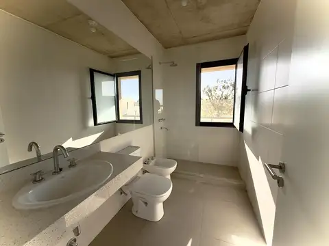 Casa 5 ambientes con 1 baño