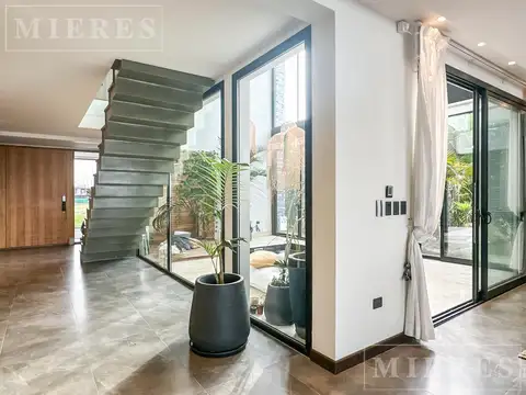 Casa 6 ambientes con 5 baños