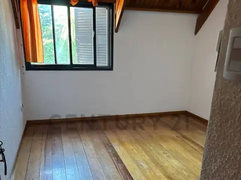 Casa en Alquiler con 4 cocheras