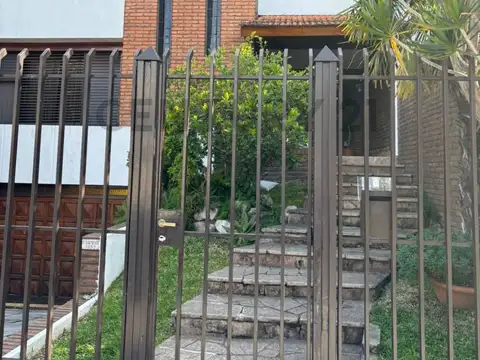 Venta Casa 4 dormitorios con jardin y pileta en Olivos proximo a Avenida Maipu