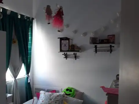 AMPLIO TRES AMBIENTES EN QUILMES CENTRO.