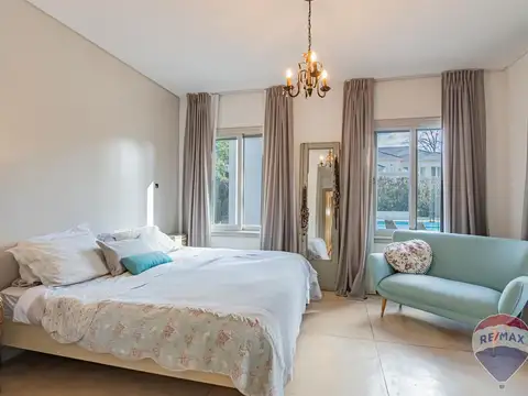 Casa 6 ambientes con 5 baños