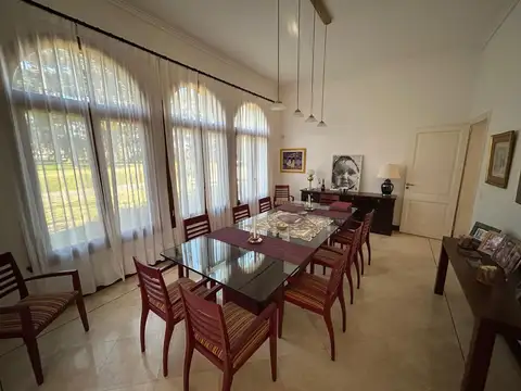 Casa 12 ambientes con 6 baños