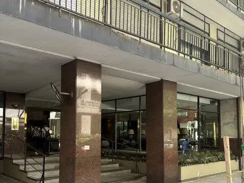 VENTA EN TORRE PAMPURRO, IMPONENTE DEPTO. 5 AMBIENTES CON GUARDACOCHE, 2 BALCONES, CON ÁREA SE SERVICIO, BELGRANO.