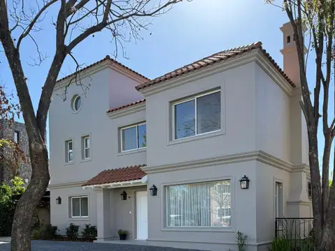 Casa 5 ambientes con 3 baños