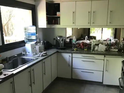 Casa en Venta con 3 cocheras