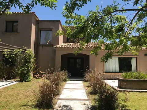 Casa a a venta en Santa Catalina - Villanueva